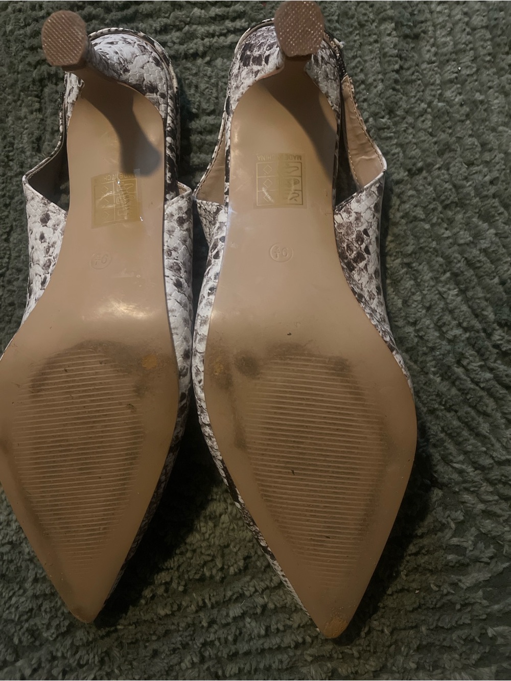 Journee Collection Black & White Snake-Print Slingback Pointed Pumps - Picture 3 of 4